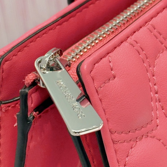 New set michael kors Sheila Medium Heart Embroidered Satchel and Coin Purse Set - Picture 9 of 12